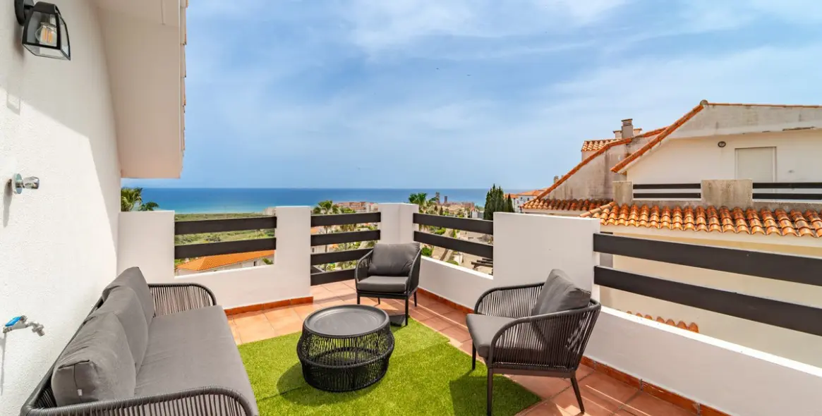 Sale of penthouse duplex in Manilva 40