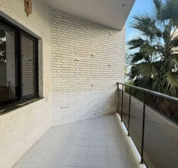 Продажа апартаментов на среднем этаже в Marbella