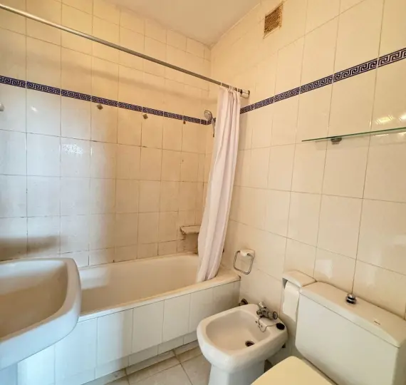 Продажа апартаментов на среднем этаже в Marbella