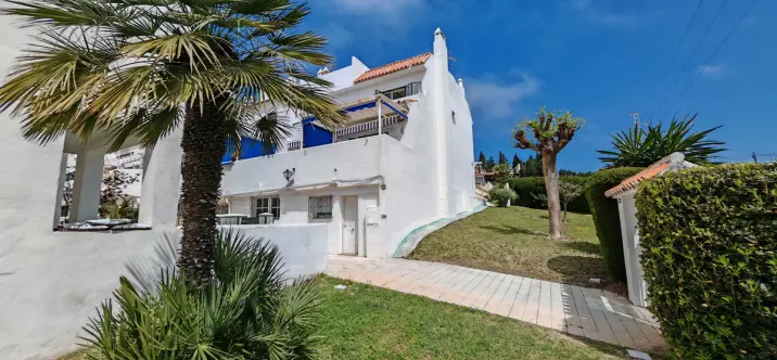 Продажа дома на две семьи в Mijas Costa 0