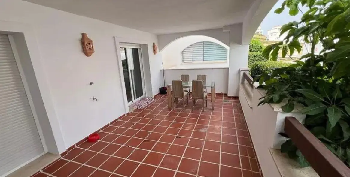 Sale of ground floor apartment in Nueva Andalucía 4