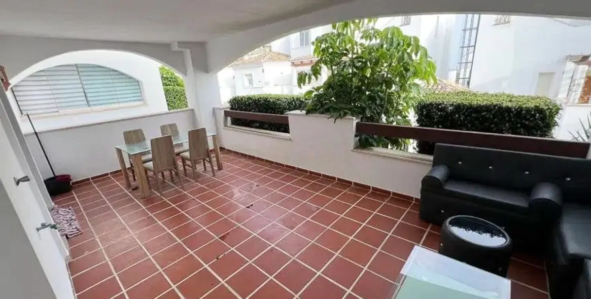 Sale of ground floor apartment in Nueva Andalucía 5