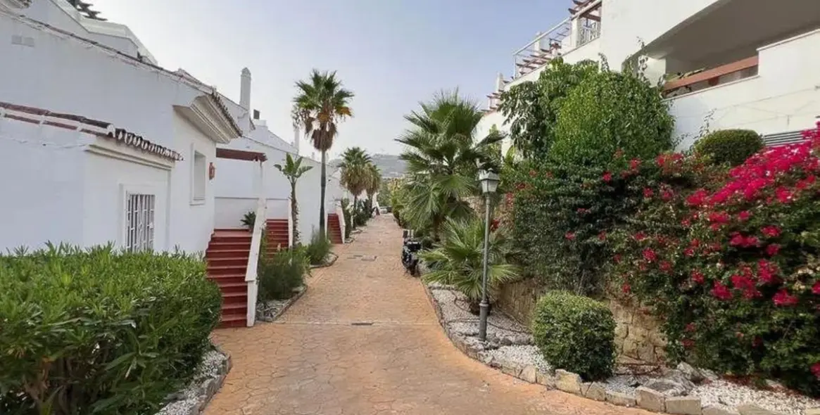 Sale of ground floor apartment in Nueva Andalucía 17