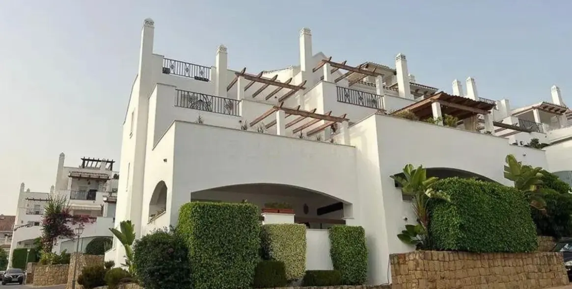 Sale of ground floor apartment in Nueva Andalucía 18