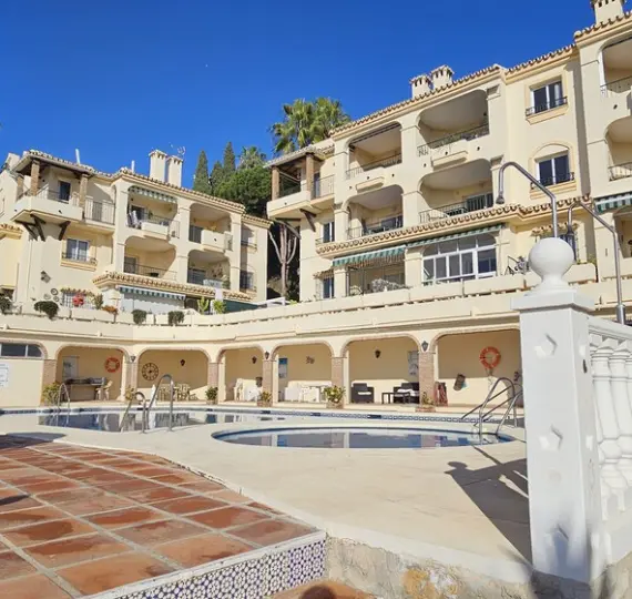 Sale of middle floor apartment in Riviera del Sol