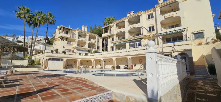 Sale of middle floor apartment in Riviera del Sol 1