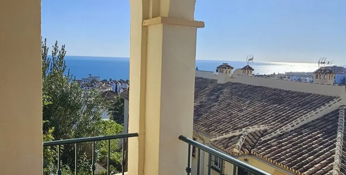 Sale of middle floor apartment in Riviera del Sol 4