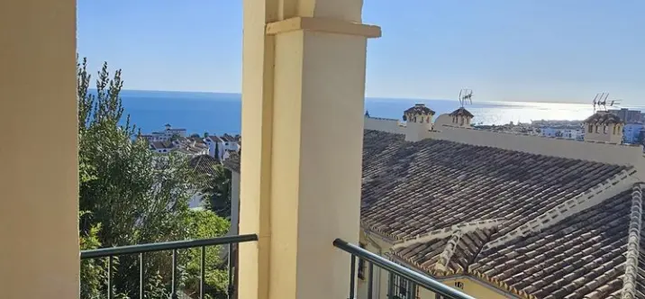 Sale of middle floor apartment in Riviera del Sol 3