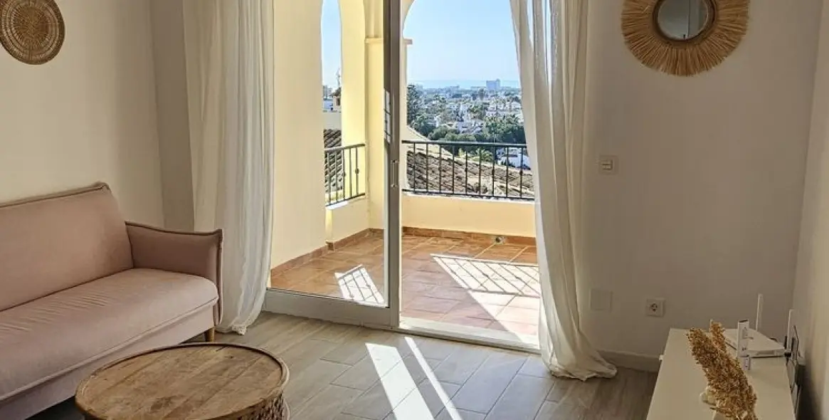 Sale of middle floor apartment in Riviera del Sol 9