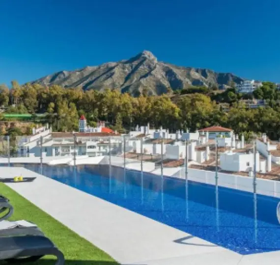 Продажа апартаментов на среднем этаже в Nueva Andalucía