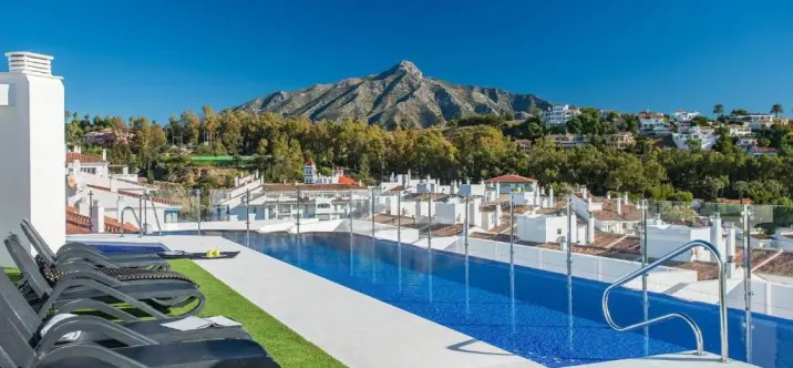 Продажа апартаментов на среднем этаже в Nueva Andalucía 0