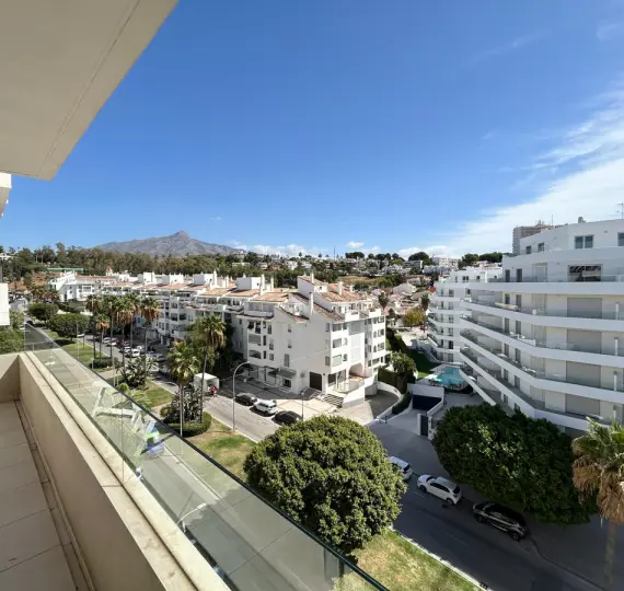 Продажа апартаментов на среднем этаже в Nueva Andalucía