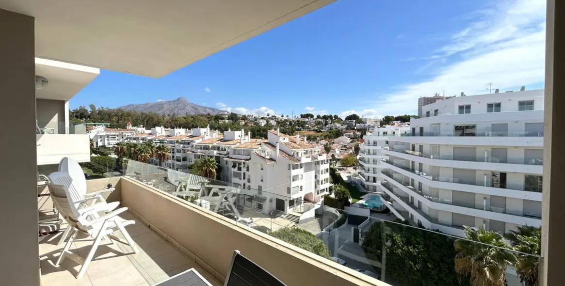 Sale of middle floor apartment in Nueva Andalucía 26