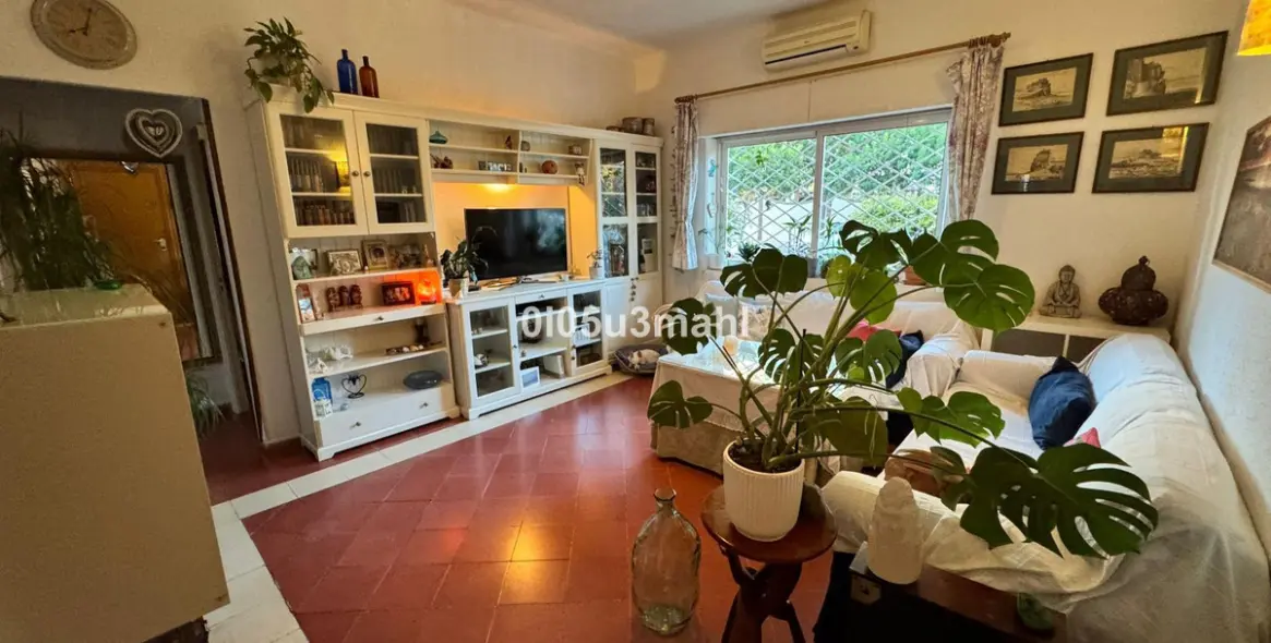 Sale of middle floor apartment in El Palo 1