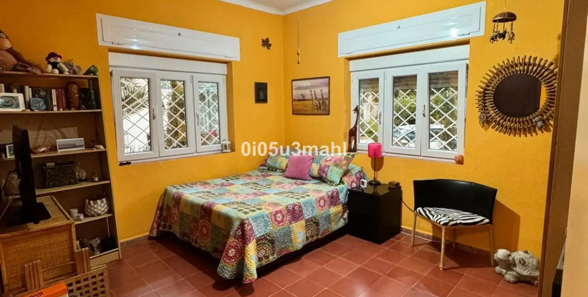 Sale of middle floor apartment in El Palo 2