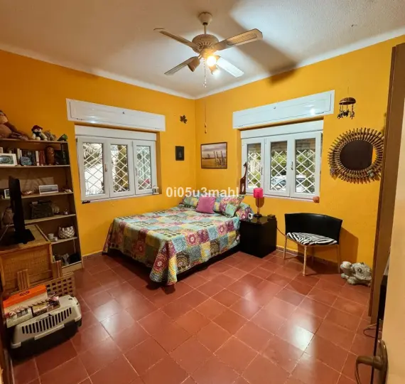 Sale of middle floor apartment in El Palo