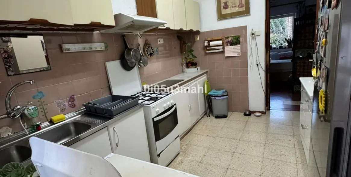 Sale of middle floor apartment in El Palo 3