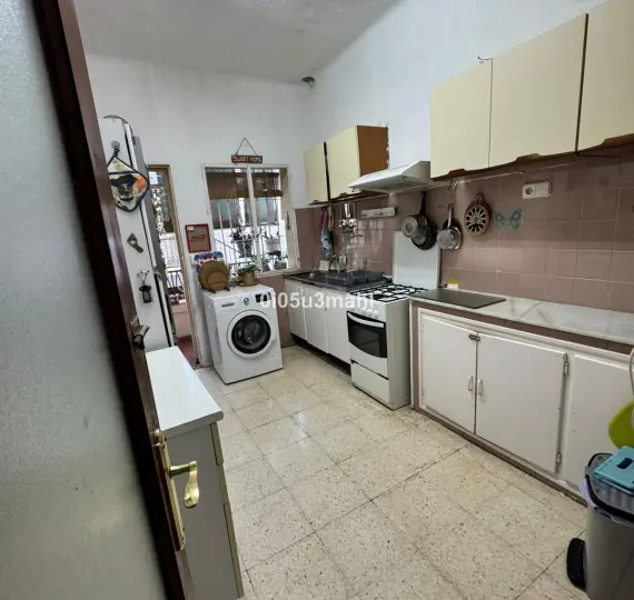 Sale of middle floor apartment in El Palo