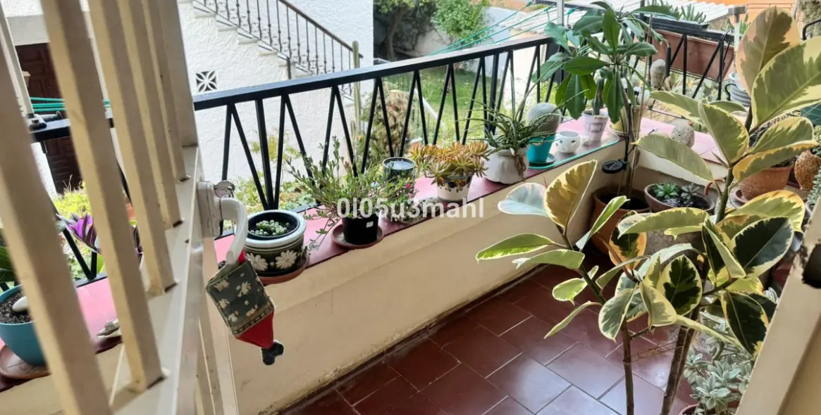 Sale of middle floor apartment in El Palo 5