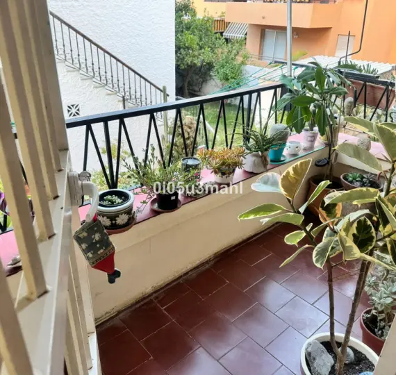 Sale of middle floor apartment in El Palo