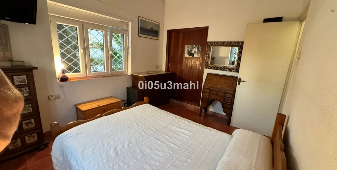 Sale of middle floor apartment in El Palo 6