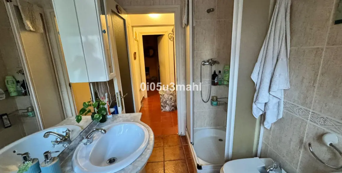 Sale of middle floor apartment in El Palo 8