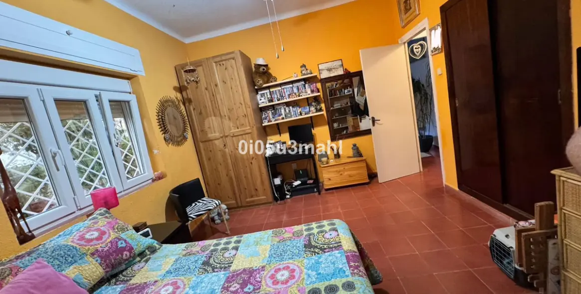 Sale of middle floor apartment in El Palo 10