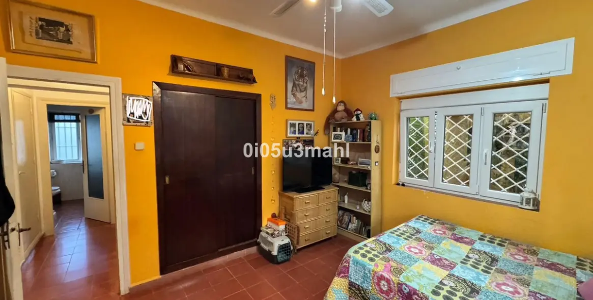 Sale of middle floor apartment in El Palo 11