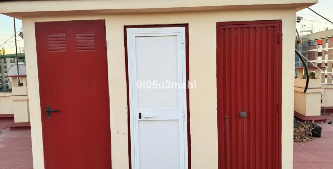 Sale of middle floor apartment in El Palo 12