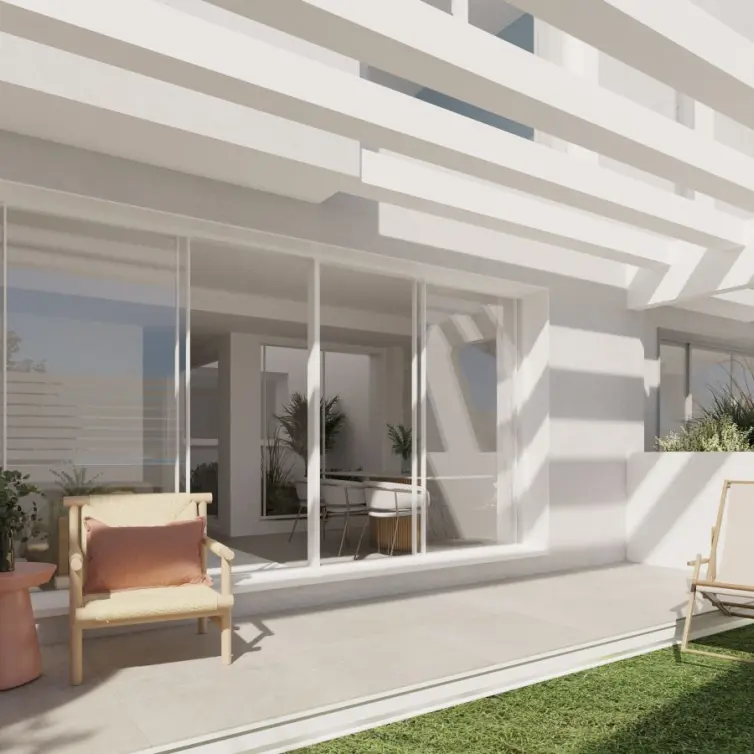Sale of middle floor apartment in Estepona