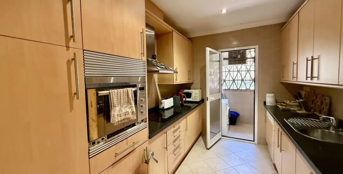 Sale of middle floor apartment in Elviria 3