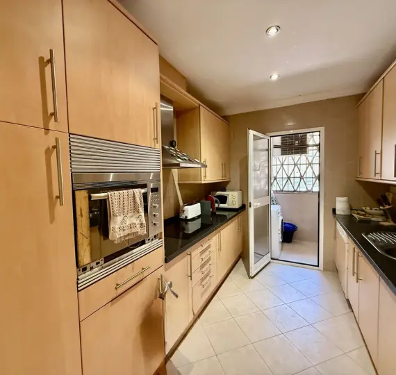 Sale of middle floor apartment in Elviria