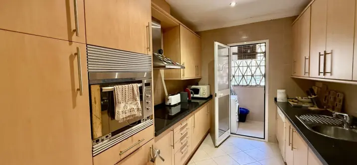 Sale of middle floor apartment in Elviria 2