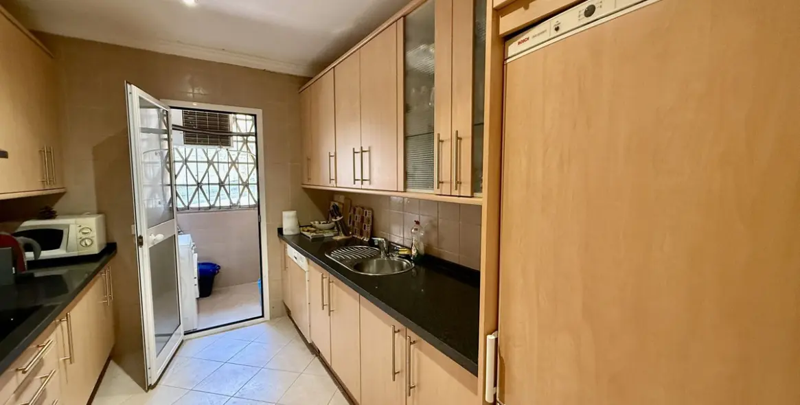 Sale of middle floor apartment in Elviria 17