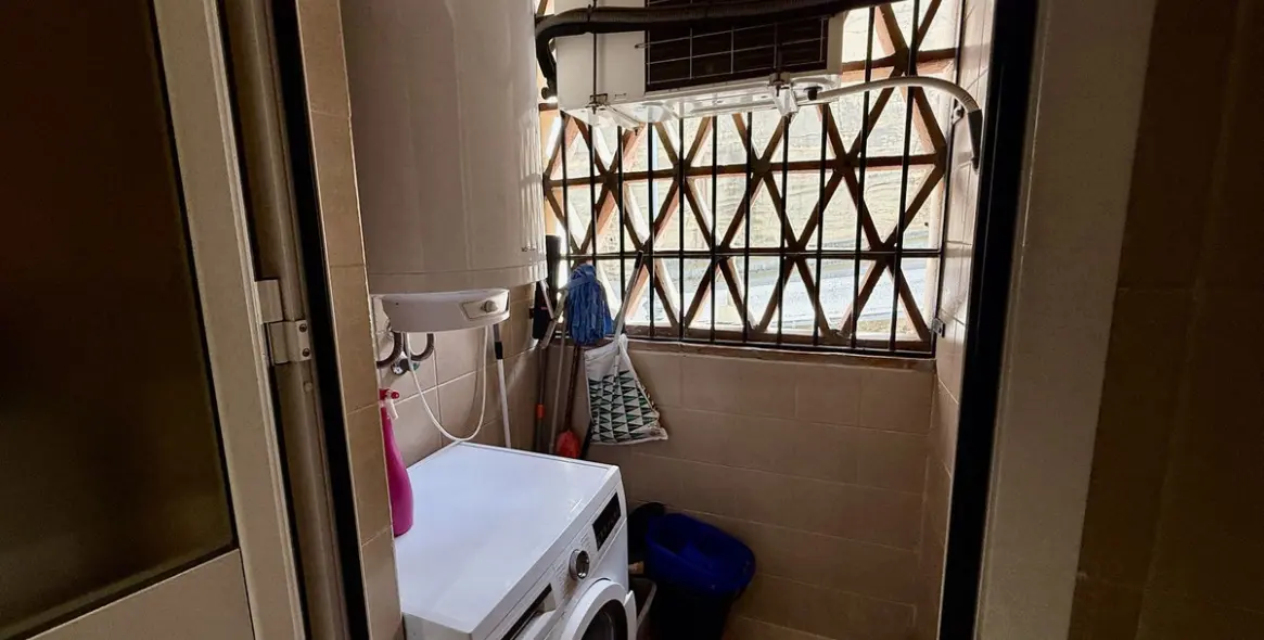 Sale of middle floor apartment in Elviria 18