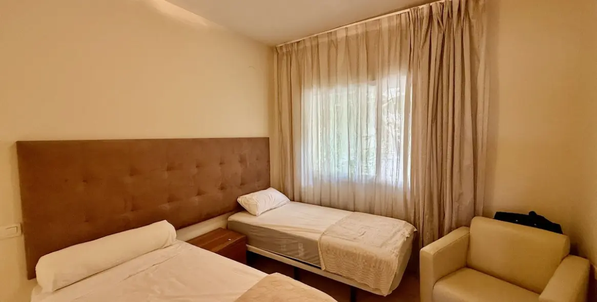 Sale of middle floor apartment in Elviria 21