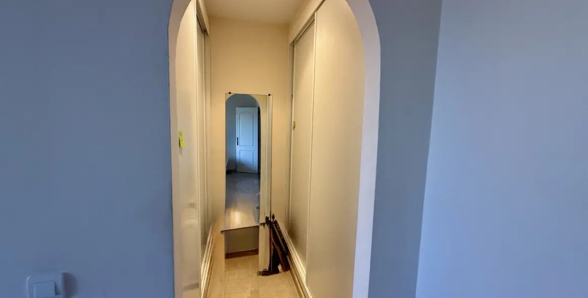 Sale of middle floor apartment in Elviria 27