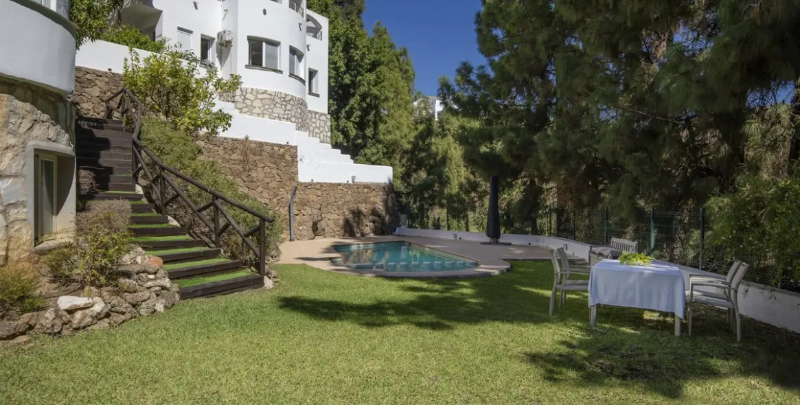 Sale of townhouse in Calahonda 5