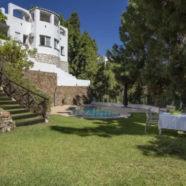 Sale of townhouse in Calahonda