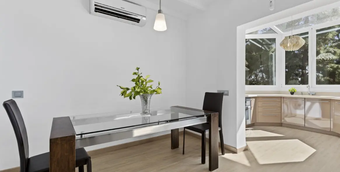 Sale of townhouse in Calahonda 11