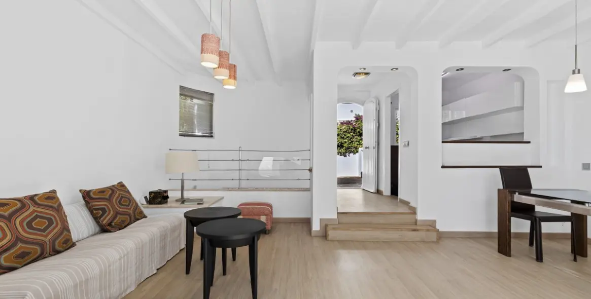 Sale of townhouse in Calahonda 13