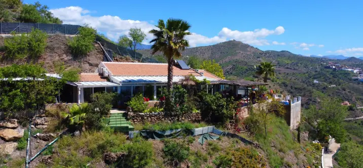 Sale of detached villa in Arenas 1