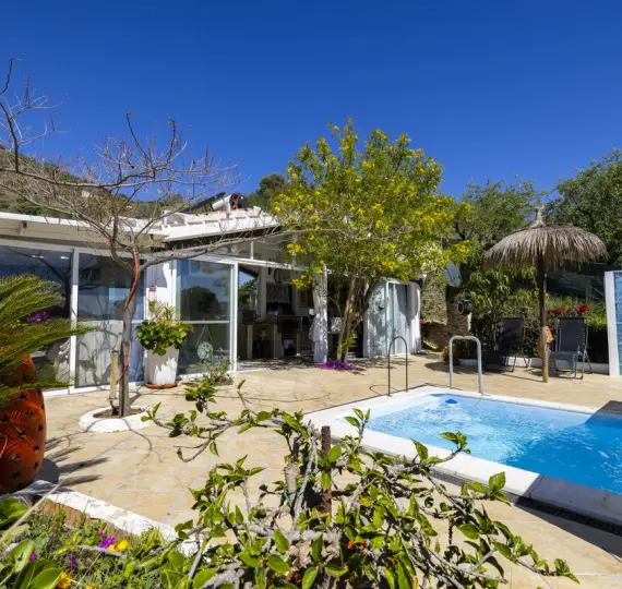 Sale of detached villa in Arenas