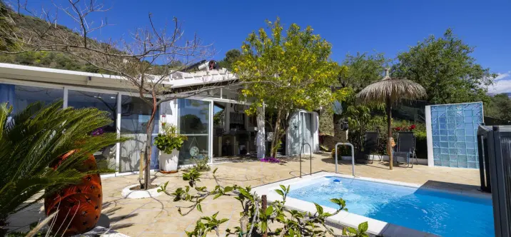 Sale of detached villa in Arenas 2