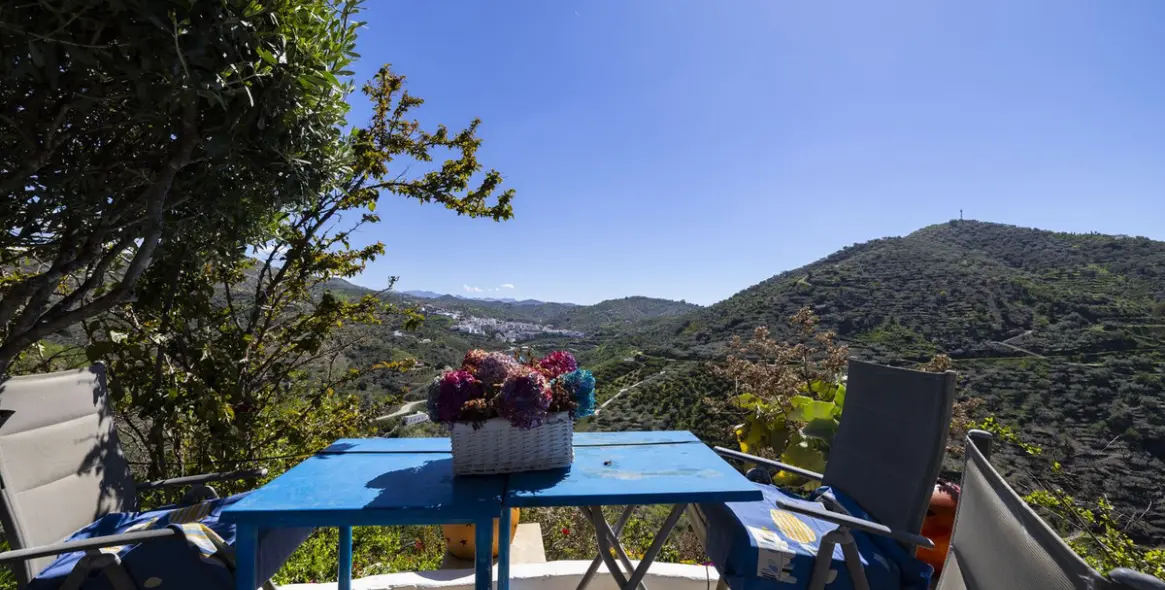 Sale of detached villa in Arenas 5