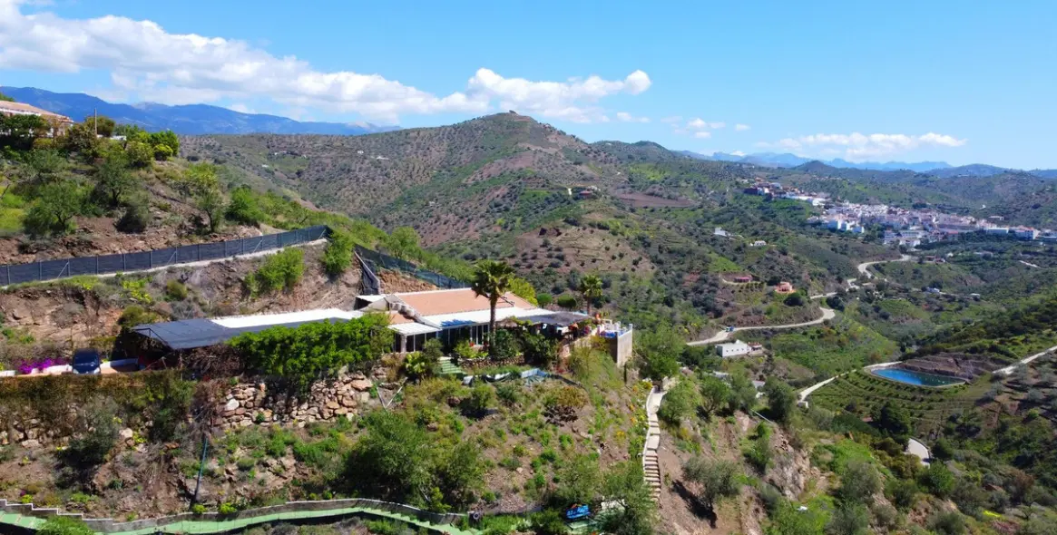 Sale of detached villa in Arenas 6