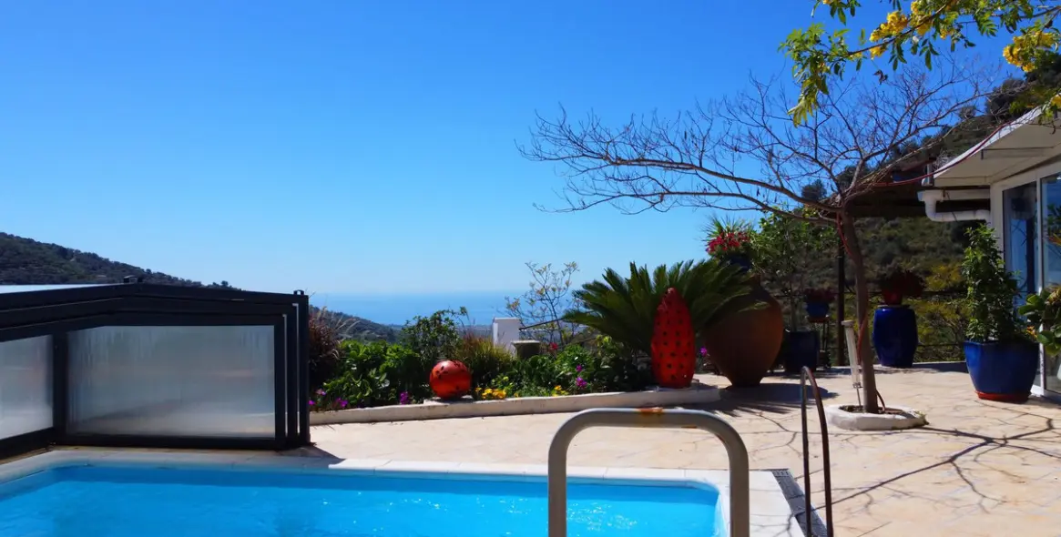 Sale of detached villa in Arenas 7