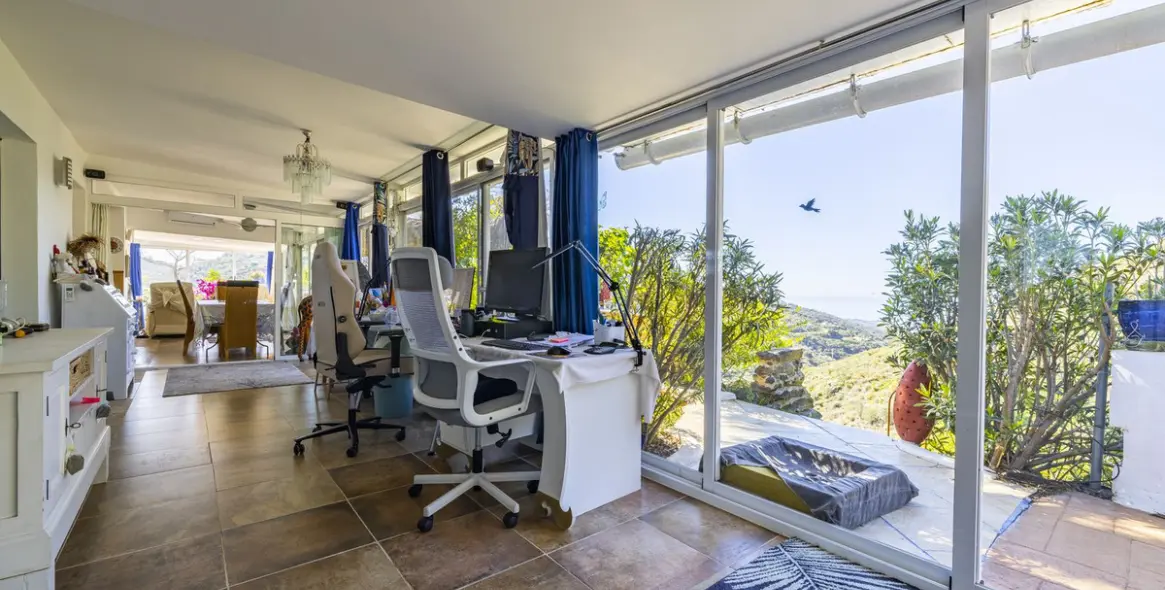 Sale of detached villa in Arenas 10