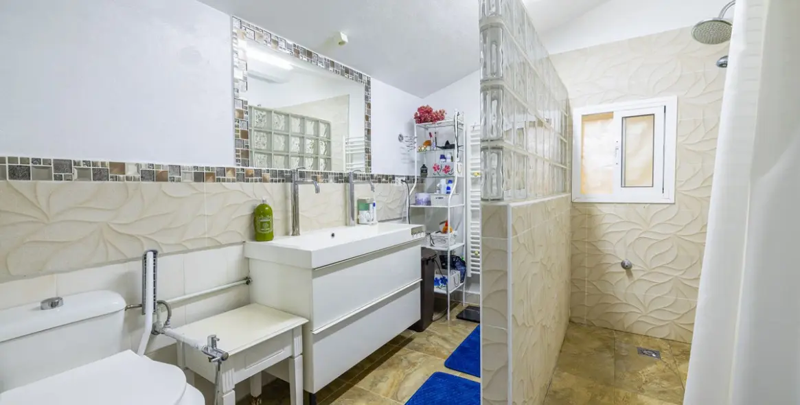 Sale of detached villa in Arenas 18