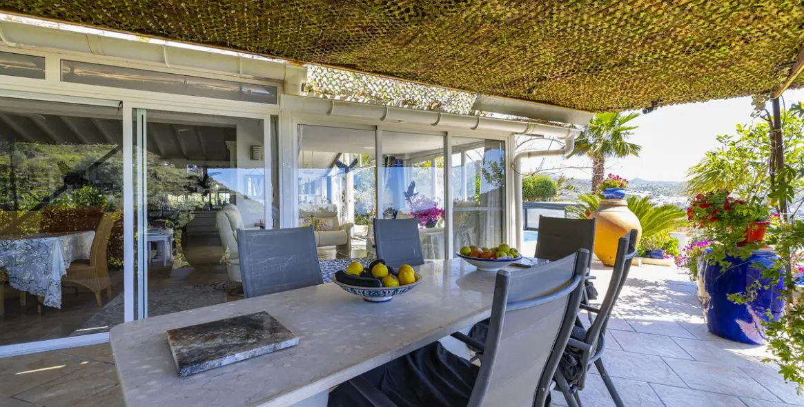 Sale of detached villa in Arenas 23